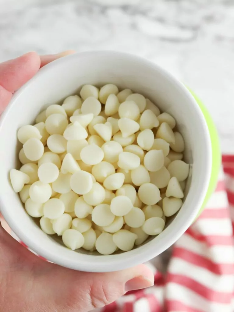 Add white chocolate chips to mason jar.